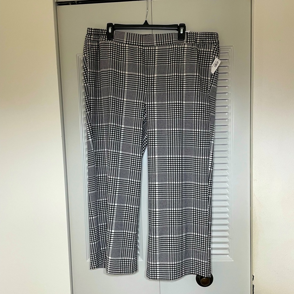 Size XL Old Navy wide leg crop pant. NWT